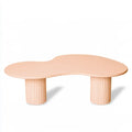 Mesa de centro con tablero orgánico y patas estriadas - rosa